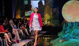 Thanh Hằng kiêu kỳ đọ dáng bên Hồng Quế, Hoàng Thùy